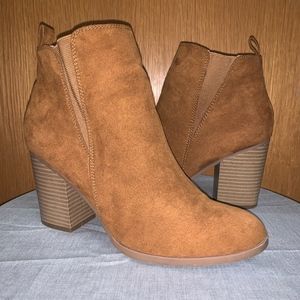 Express Suede Block Heel Ankle Booties Brown/Camel